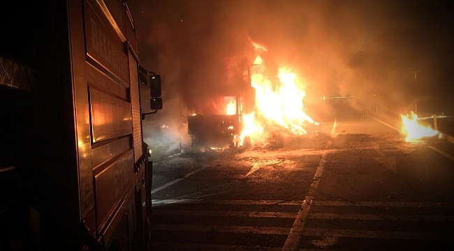 Gelibolu'da saman yüklü tır yandı