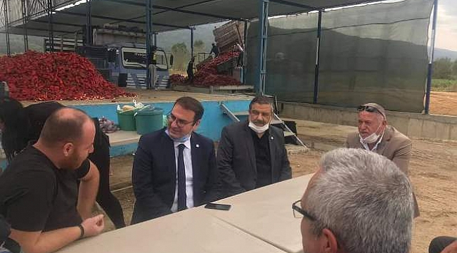 İYİ PARTİ YENİCE’DE KAPYA BİBER ÜRETİCİLERİNİN YANINDAYDI