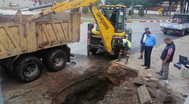 ÇAN BELEDİYE BAŞKAN'I BÜLENT ÖZ ERKEN SAATLERDE EMEKÇİ PERSONELİMİZİ YALNIZ BIRAKMADI