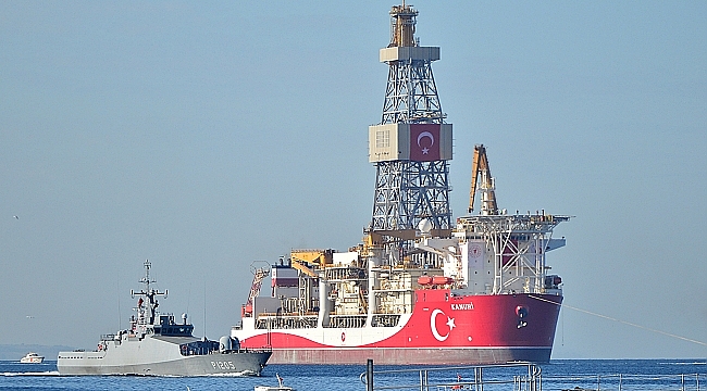 Kanuni sondaj gemisi Çanakkale Boğazı'ndan geçişine başladı