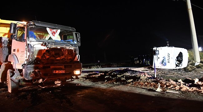 Tekirdağ'da kamyonla işçi servisi çarpıştı: 1 ölü, 14 yaralı