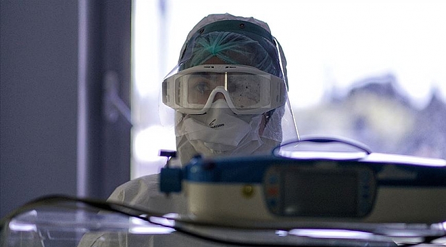 Türkiye'de son 24 saatte 2102 kişiye Kovid-19 hastalık tanısı konuldu