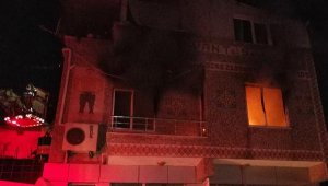 Çanakkale'de sobalı evde çıkan yangında mahsur kalan aileyi itfaiye kurtardı