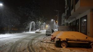 Ayvacık'ta kar yağışı etkili oluyor