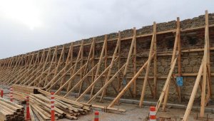 Çanakkale'de tarihi surlar restore ediliyor