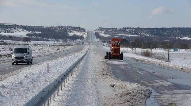 Çanakkale'de yollar kardan temizlendi