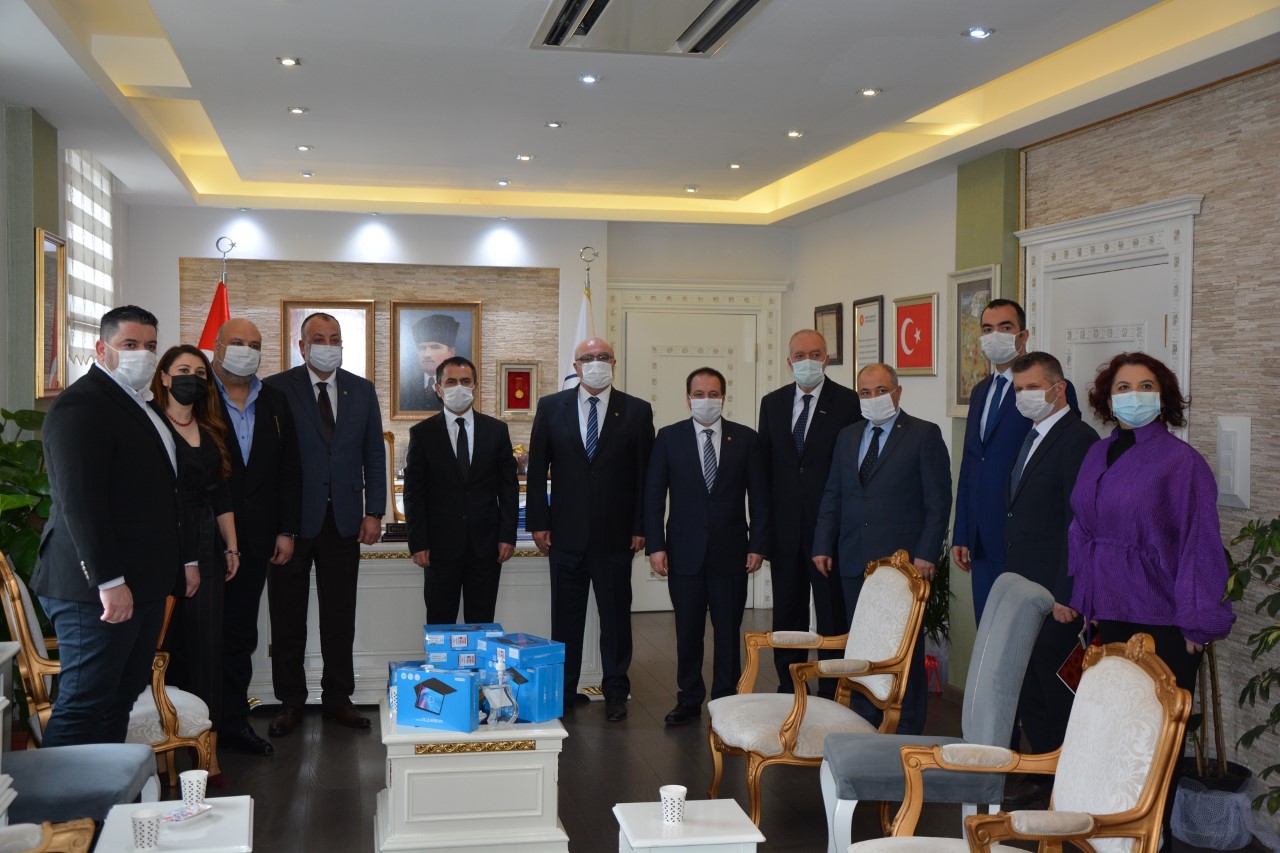 ÇANAKKALE İŞ DÜNYASINDAN ÖĞRENCİLERE TABLET DESTEĞİ