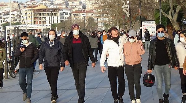 Çanakkale'de kalabalık vatandaş görüntüleri endişelendirdi