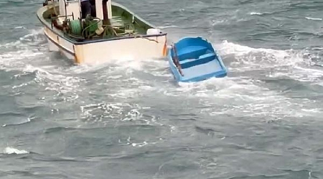 Lodosta sürüklenen sandalı batmaktan balıkçılar kurtardı