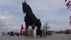 Gazi torunundan şehitler için 106 dakikalık saygı nöbeti