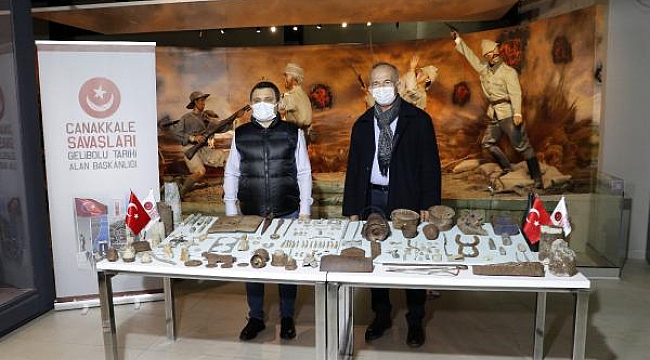 Pulluğa takılan savaş malzemelerini müzeye bağışladı