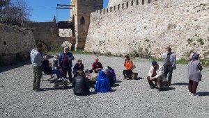 Bozcaada'ya günübirlik gezmeye gelen yerli turist kafilesine izin verilmedi