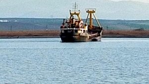 Çanakkale'de karaya oturan gemi kurtarıldı