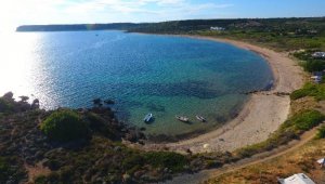 Ata Demirer'den 'Bozcaada sahilleri temiz' mesajı