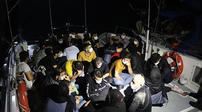 Ezine açıklarında 27 kaçak göçmen yakalandı