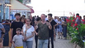 Bozcada'da normalleşmede tatilci yoğunluğu