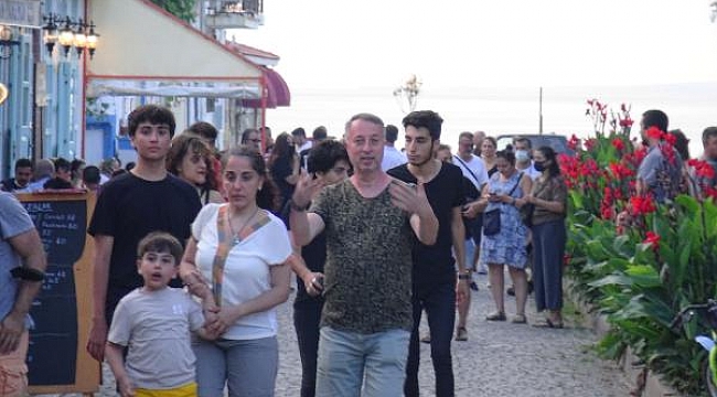 Bozcada'da normalleşmede tatilci yoğunluğu