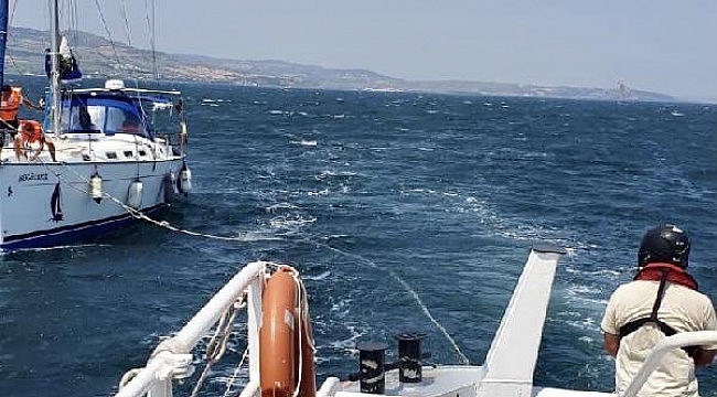 Çanakkale Boğazı'nda sürüklenen yelkenli tekne kurtarıldı