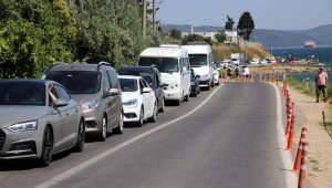 Çanakkale'de, feribot iskelelerinde bayram tatili yoğunluğu