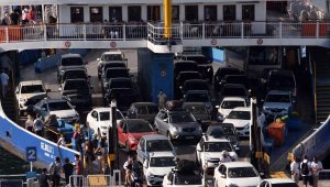 Çanakkale'de feribot yoğunluğu