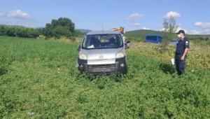 Sulama kanalına çarpan hafif ticari araçtaki baba- kızı ölüm ayırdı