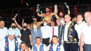 Çardak Yağlı Güreşleri'nde başpehlivan Nedim Gürel oldu