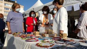 Çanakkale'de Kızılay çadırında kadınların el emeği ürünler sergilendi