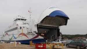 Çanakkale'de feribot seferlerine 'fırtına' iptali