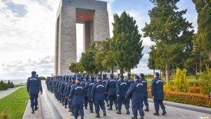 Jandarma yedek subay adayları, Çanakkale'de tarihi şehitlikleri ziyaret etti