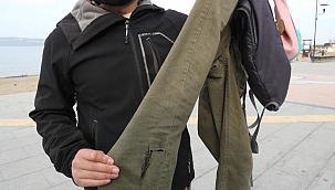 Çanakkale'de bir vatandaş yolda yürüdüğü sırada sahipsiz köpeğin saldırısına uğradı.