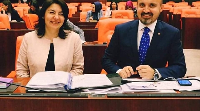 AK Parti Grup Başkanvekili ve Çanakkale Milletvekili Bülent Turan ile AK Parti Çanakkale Milletvekili Jülide İskenderoğlu, 30 Ağustos Zafer Bayramının 100. yıl dönümü dolayısıyla ortak bir mesaj yayımladı: