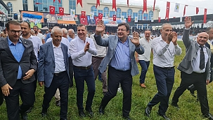 CHP'Lİ ERKEK ÇARDAK YAĞLI GÜREŞLERİ'NE KATILDI