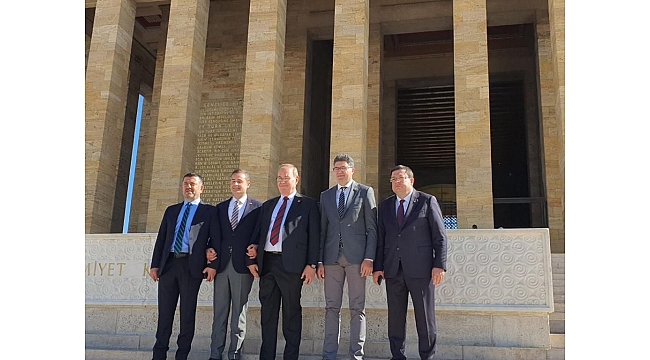 CHP'DEN ANITKABİR ZİYARETİ