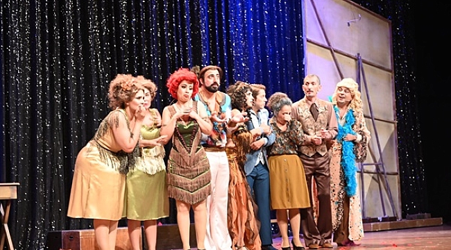 TROYA KÜLTÜR YOLU FESTİVALİ KAPSAMINDA HİSSELİ HARİKALAR KUMPANYASI SAHNELENDİ