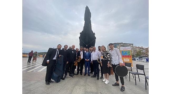 Vali İlhami AKTAŞ ” Bir Başkadır Çanakkale” Konserini İzledi