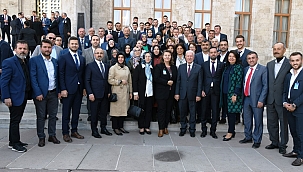 GAZİ MECLİS’TE LAPSEKİ RÜZGARI ESTİ