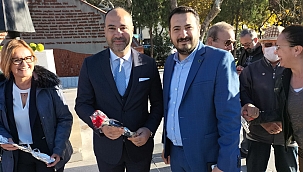 GELECEK PARTİSİNDEN DİŞ HEKİMLERİNE SÜPRİZ KUTLAMA