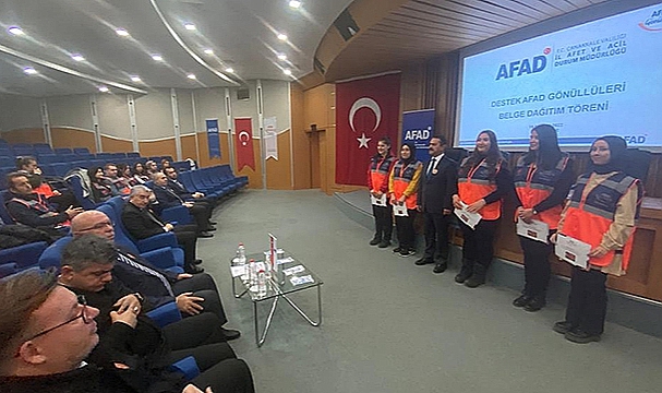 (AFAD) GÖNÜLLÜLERİ GÖNÜLLÜLÜK BELGESİ DAĞITIM TÖRENİ YAPILDI