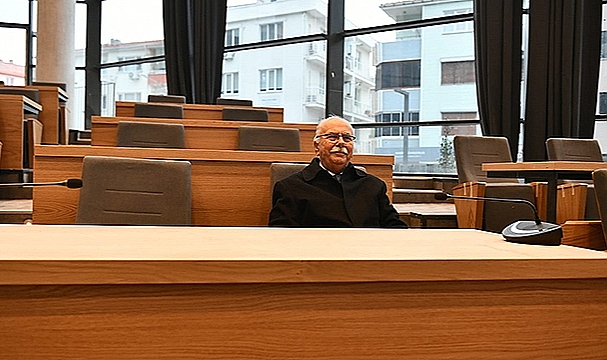 BAŞKAN GÖKHAN YEŞİL YEREL YÖNETİM BİNASINDA İNCELEMELERDE BULUNDU