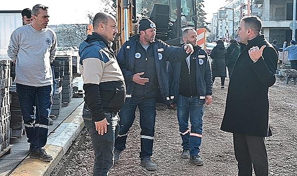 BİGA'NIN CADDE VE SOKAKLARI BİR BİR YENİLENİYOR