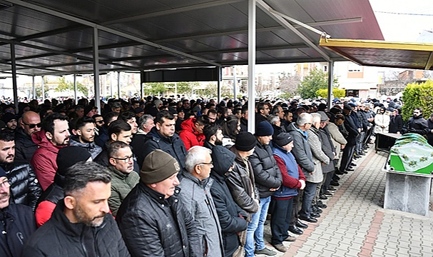 ÇANAKKALE'DE ANNE VE 10 AYLIK BEBEĞİ SON YOLCULUĞUNA UĞURLANDI!