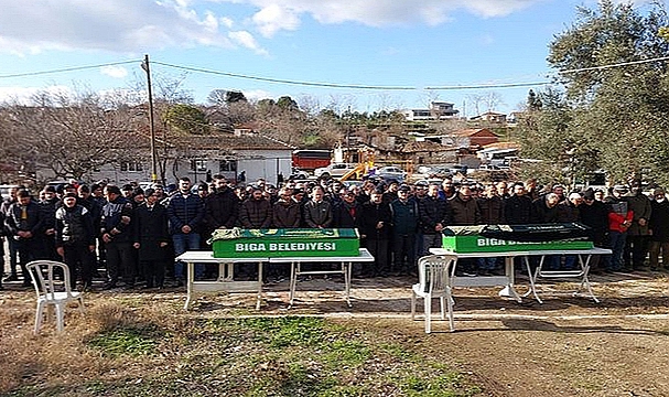 DEPREMDE HAYATINI KAYBEDEN ANNE VE KIZI BİGA'DA TOPRAĞA VERİLDİ