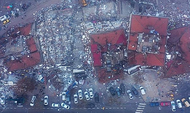 DEPREMDE HAYATINI KAYBEDENLERİN SAYISI 3 BİN 381'E YÜKSELDİ!