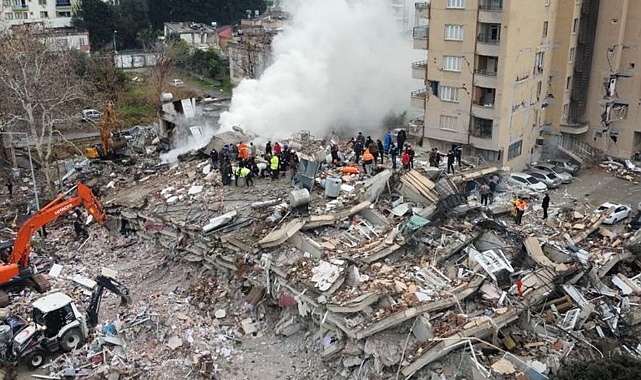 DEPREMDE HAYATINI KAYBEDENLERİN SAYISI 43 BİN 556'YA YÜKSELDİ