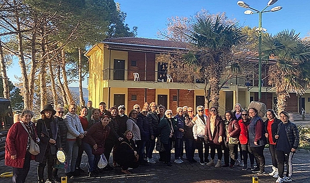 DEPREMZEDELERİN VE ÖĞRENCİLERİN YARDIMINA KOŞTULAR