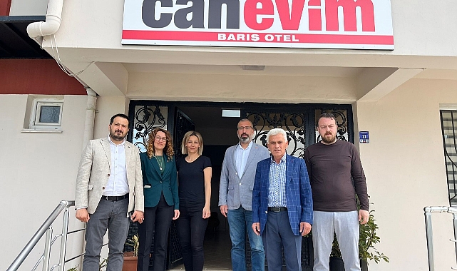 Karadağ Depremzedelerle Kahvaltıda Buluştu