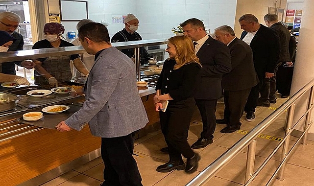 Vali İlhami AKTAŞ, MÜSAİD Yönetimi İle Birlikte İftarda Depremzede Vatandaşlarla Buluştu