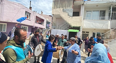 Atalay, Lapseki Şen Mahallesinde Milletvekili Gibi Karşılandı