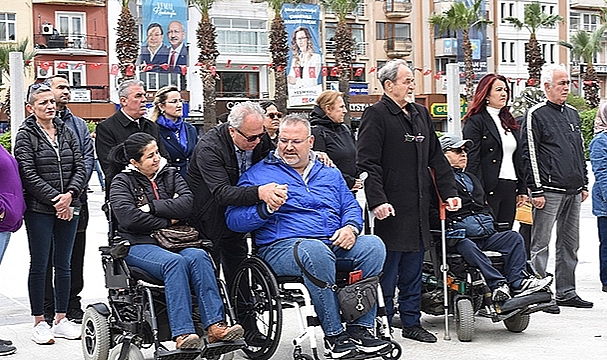 "AYRICALIKLAR DEĞİL, EŞİTLİK İSTİYORUZ"