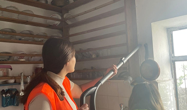 Ayvacık Belediyesi yaşlılara  ev temizliği yardımı